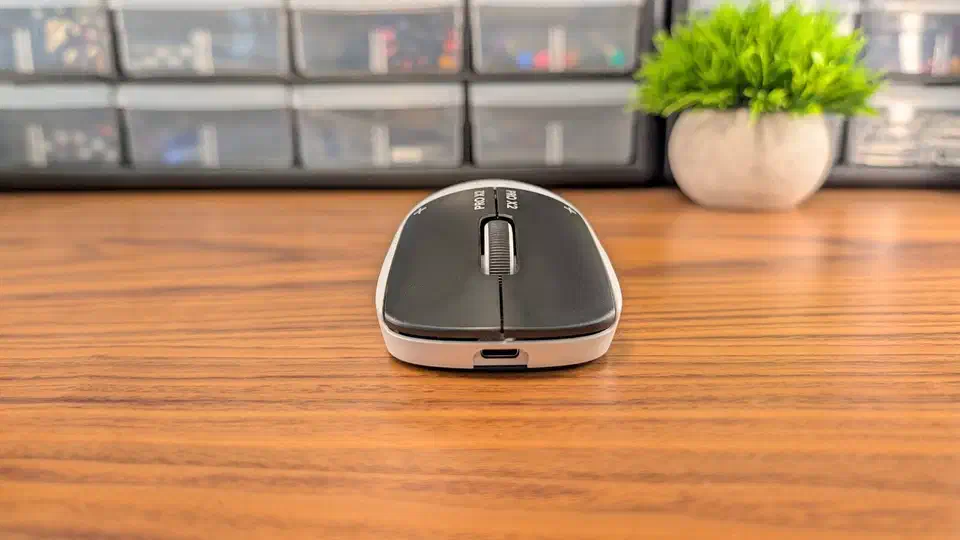 G Pro X2 Superstrike seen head-on with its USB-C port and button plate